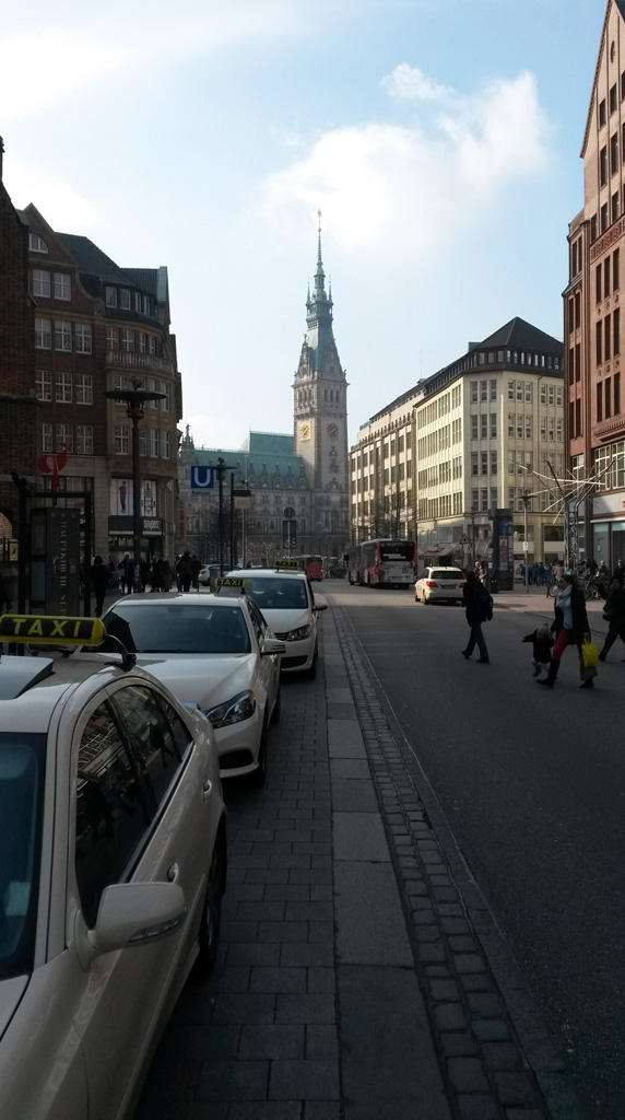 Mönckebergstraße Taxenstand an der Petrikirche mit Blick auf das Rathaus