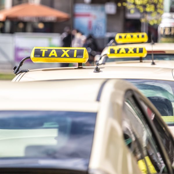 Taxiunternehmen gründen mit eigenen Taxi starten