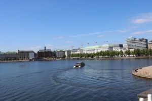 Blick auf die Binnenalster Hamburg in Richtung Hotel Vier Jahreszeiten